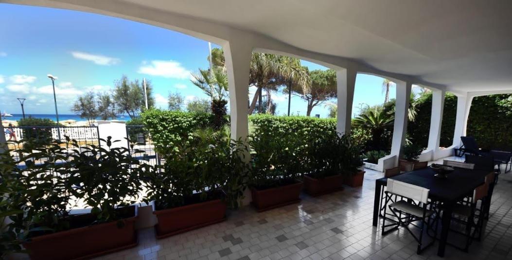 Villa Azzurra Beachfront Mondello - ปาแลร์โม ภายนอก รูปภาพ