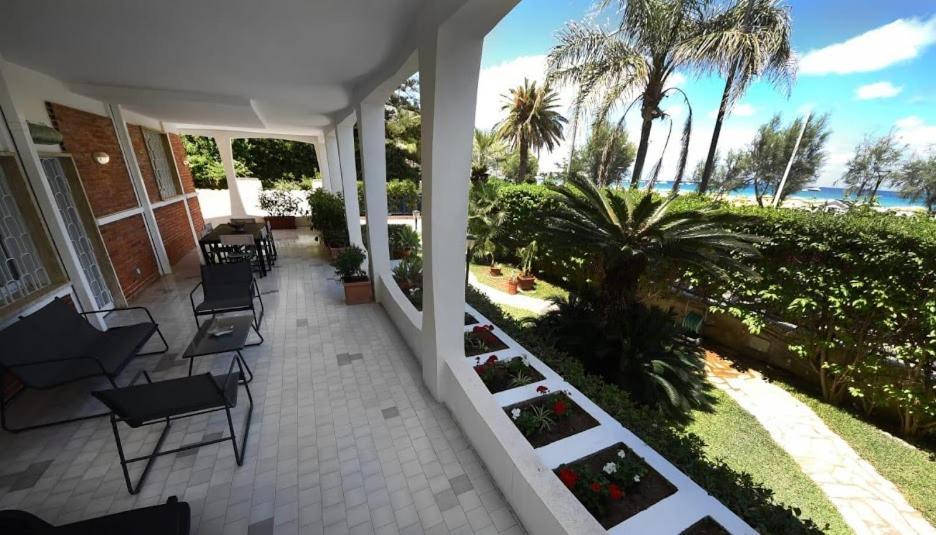 Villa Azzurra Beachfront Mondello - ปาแลร์โม ภายนอก รูปภาพ